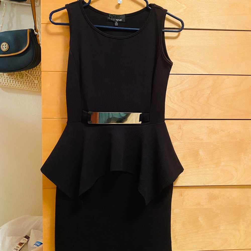 Sleeveless formal dress